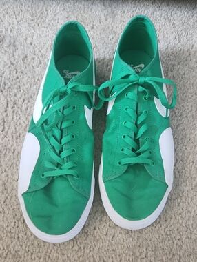 Nike Men's SB Blazer Court In Lucky Green and White Low-Top Sneakers